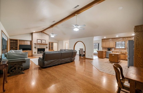 Barling Casa | Relax at spacious 4 bedroom private lake home in Chaffee Crossing!