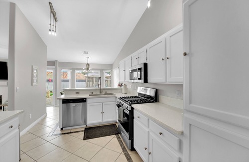 Mission Hills Casa | Relax at the Hills – Quiet 2 King Beds, 1 Queen bed