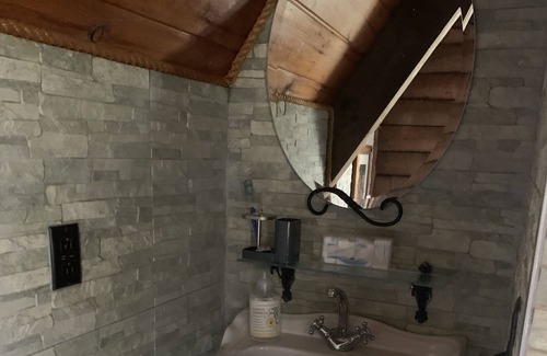 Mt. Bethel Apartamento | Relax at this private, unique & tranquil getaway in beautiful Upper Mount Bethel
