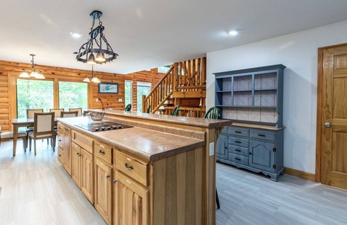 Big Creek Casa | Relax at Windsor Cove Norris Lake - 7 BR, 4,700 Sq ft, 2 Story Dock, Fire Pit