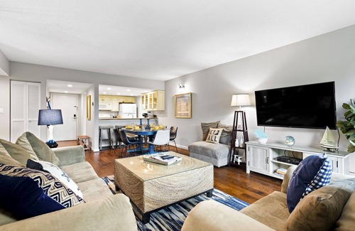 Harbour Town Condominio | Relax By Pool: Harbour Town Resort Condo