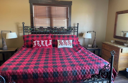 Fairview  Highland County Otro | Relax by the fireplace, enjoy our quiet countryside 1-bedroom