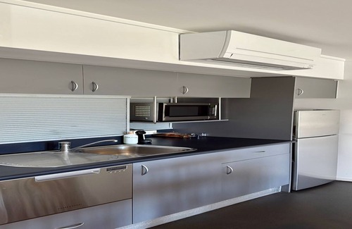 Batehaven Apartamento | Relax by the Pool in This Stylish Batehaven Stay