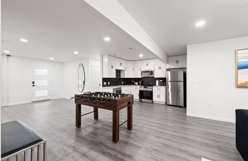 West Arlington Casa | Relax by the POOL in Arlington TX 3B2B home. 10 min from AT&T Stadium/Six flags