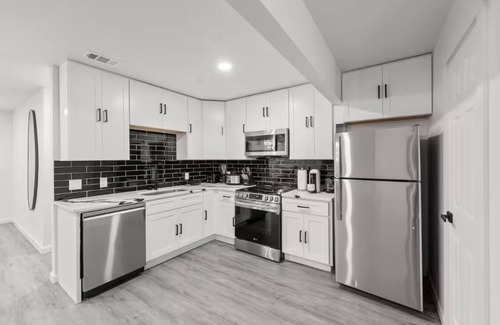West Arlington Casa | Relax by the POOL in Arlington TX 3B2B home. 10 min from AT&T Stadium/Six flags