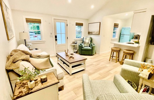 Dennis Port Cabaña | Relax by the sea! 3-Bedroom cottage near top Cape Cod Beaches