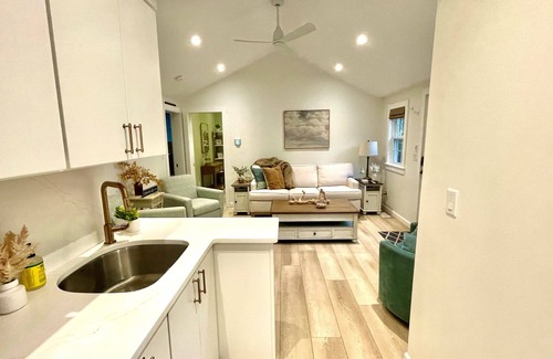 Dennis Port Cabaña | Relax by the sea! 3-Bedroom cottage near top Cape Cod Beaches