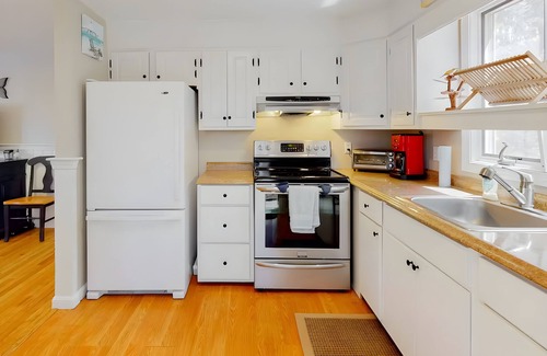 Truro Casa | Relax by the sea! Pet-Friendly Truro Home near Cape Cod National Seashore