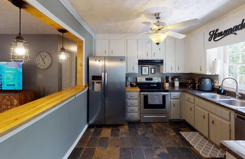 Woodstock Apartamento | Relax & Enjoy | Hot Tub, Porch Swing, Pet-Friendly