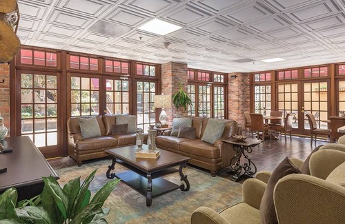 Faubourg Lafayette Complejo | Relax & Enjoy NOLA in the Relatively Quiet Garden District in a 1-BD/1-BA Suite