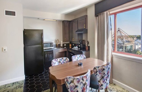Faubourg Lafayette Complejo | Relax & Enjoy NOLA in the Relatively Quiet Garden District in a 1-BD/1-BA Suite