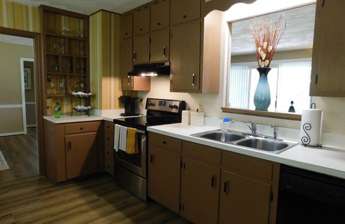 Galax Casa | Relax & enjoy the view! Mountain Lovers dream! Gated entry, convenient location!