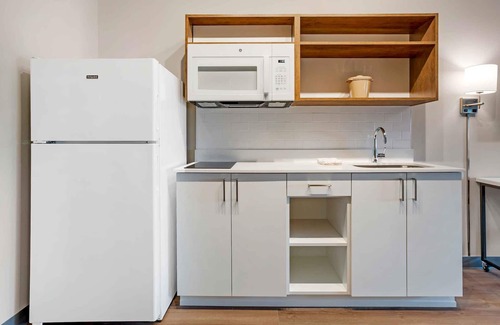 Trailer Estates Hotel | Relax & Explore Local Attractions from Spacious Studio | 2 Units
