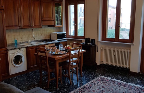 Molina Apartamento | CASA DE JARDÍN RELAJADA CON LAGUNA Y VISTA SAN MARCO