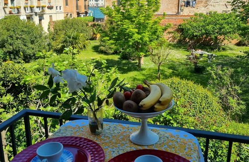 Molina Apartamento | CASA DE JARDÍN RELAJADA CON LAGUNA Y VISTA SAN MARCO