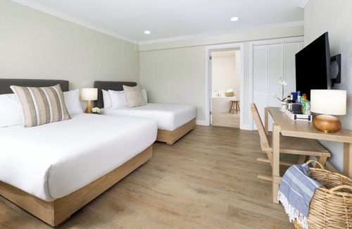 Laguna Beach Hotel | Relax in a Beachfront Room with Outdoor Pools, and Nearby Art Galleries