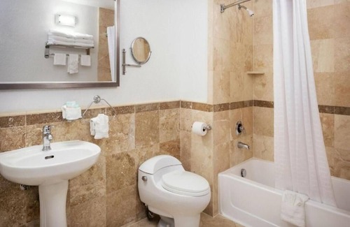 Little Italy Hotel | Relax in a Scenic Room Perfect for Exploring San Diego’s Art Scene | 3 Units