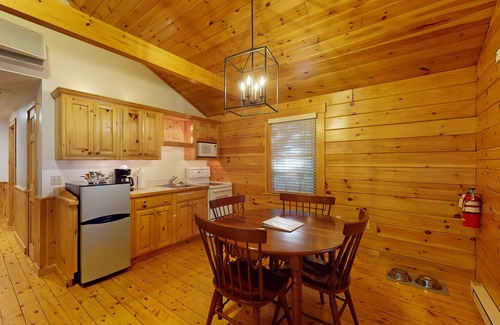 Northport Cabina | Relax in a two-bedroom cabin with fireplace, AC & access to outdoor adventures