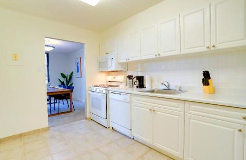 Crystal City Apartamento | Relax in an Apt Close a The Best Landmarks