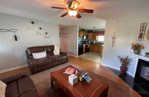 Dandridge Casa | RELAX in BEAR'S DEN GETAWAY private home!