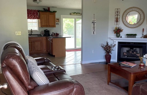 Dandridge Casa | RELAX in BEAR'S DEN GETAWAY private home!