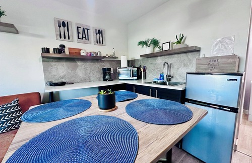 Middletown Apartamento | Relax in charming studio centrally located with Private patio with Hot tub
