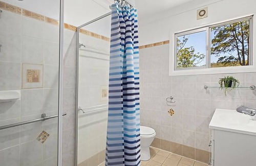 Mylestom Cabina | Relax in comfort and get back to nature in the largest of 4 waterside Cabins