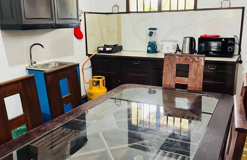 Kathaluwa Casa | Relax in Comfort Near Top Attractions Family & Friendly, Free Parking, Free WIFI