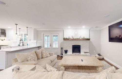 Isle of Hope Historic District Casa | Relax in historic charm with modern comforts in beautiful Isle of Hope