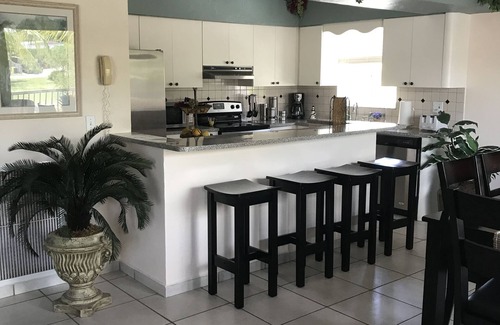 Tavernier Casa | Relájese en 3 dormitorios y 2 baños / Islamorada-Canal Front Home