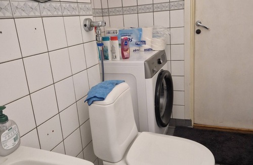 Lahti Apartamento | Relájese en el acogedor apartamento de Lahti con sauna y sala de juegos