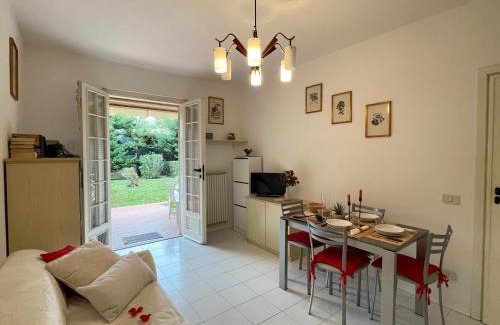 Loano Apartamento | Relax in Piscina - Free Parking e ampio Giardino