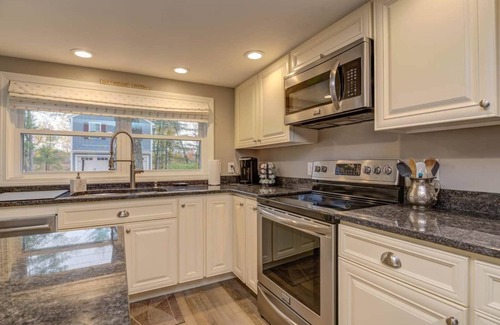 Raymond Casa | Relax in Raymond's lakefront 2-bedroom vacation home, just steps to Sebago Lake