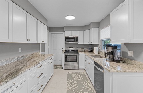 Eight Lakes Casa | Relax in Style: 3BR/2BA Retreat, Pool & Tiki Hut