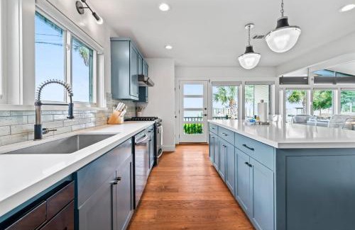 Galveston Casa | Relax in Style – 5BR Home w Pool Hot Tub Stunning Harbor Views