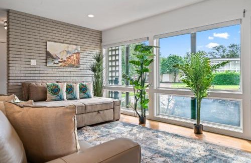 Galveston Casa | Relax in Style – 5BR Home w Pool Hot Tub Stunning Harbor Views