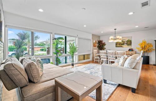 Galveston Casa | Relax in Style – 5BR Home w Pool Hot Tub Stunning Harbor Views