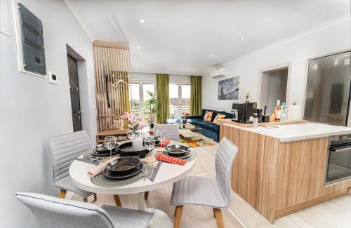 Dumbravita Apartamento | Relax in Style at Maurizia accommodation by Open House