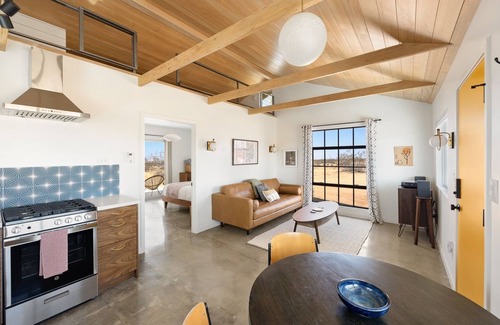 Landers Casa | Relax In Style At The Green Jackrabbit - Hot Tub, Record Player 1 Bedroom Home by RedAwning
