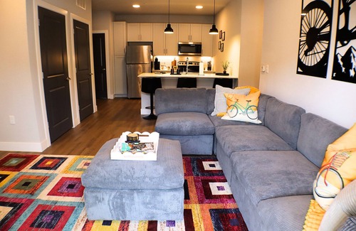 Rogers Apartamento | Deluxe Apt Centrally Located, Near MTB Trails, AMP, Top Golf, Heated Pool, Free Parking
