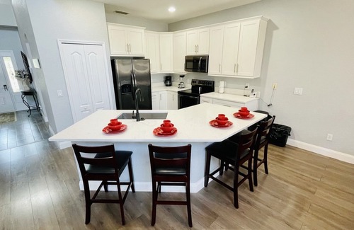 Highlands Reserve Casa | Relax in style! Close to parks - TVs every room - Modern kitchen - near golf.
