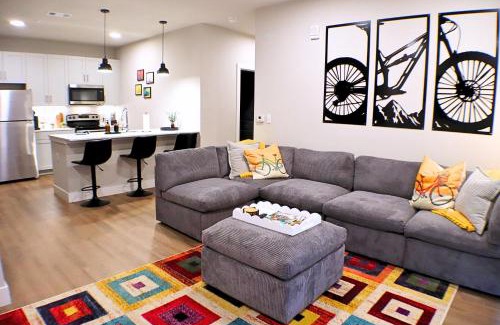 Rogers Apartamento | Relax In Style Cozy 1br W Pool, Gym & Free "p"