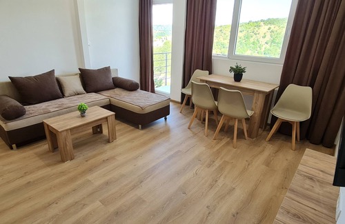 Titov Veles Apartamento | Relax in Style-Modern Lake Apartments in a Quiet Setting