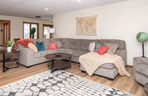 Fargo Casa | Relax in Style: Spacious 5 Bed Home with a Hot Tub