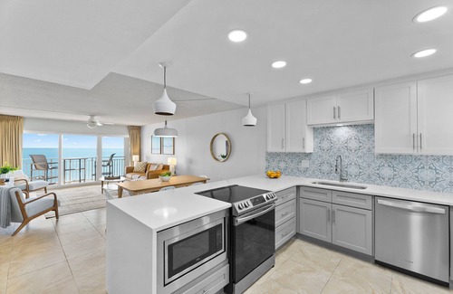 Satellite Beach Condominio | Renovated Oceanfront Penthouse with Balcony Views