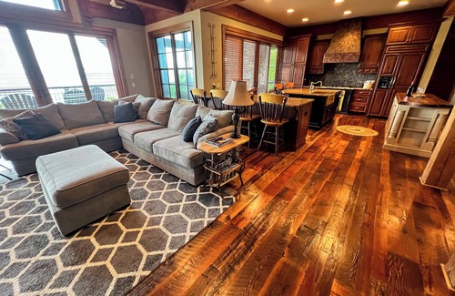 West Jefferson Cabina | Book Your August Cabin Retreat Before It's Gone @ Crown Jewel