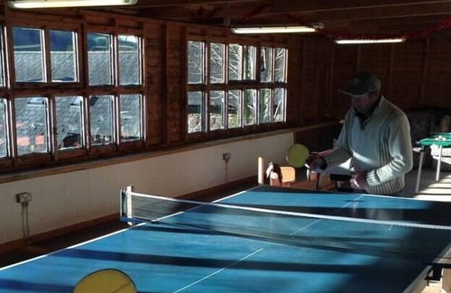 Llanybydder Cabaña | Relax in Sunset View Cottage on Cwmiar Farm