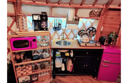 Tukwila Cabina | Relax in the City at Our Unique Yurt Retreat
