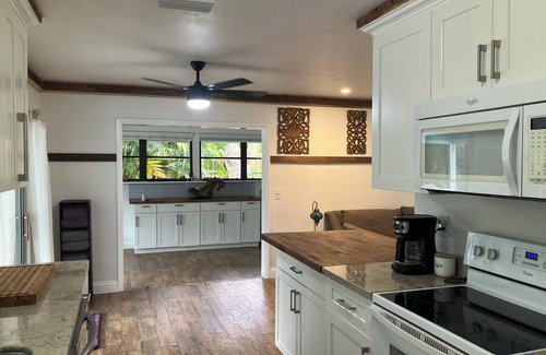 Hobe Sound Casa | Relax in this 3 bedroom, 2 bathrooms, heated pool with pull out couch, sleeps 8
