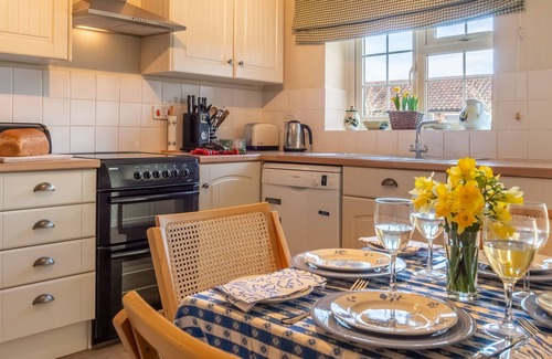 West Rudham Casa | Relax in this handsome brick and pantile cottage, set within the grounds of the owner's estate in th